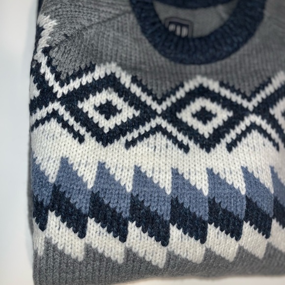 Warm Holiday Wool Blend Sweater.  Good through the winter!! - Picture 8 of 8
